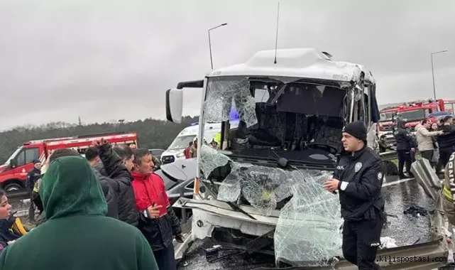 İstanbul'da zincirleme kaza! 1 polis şehit oldu, 16 polis yaralı