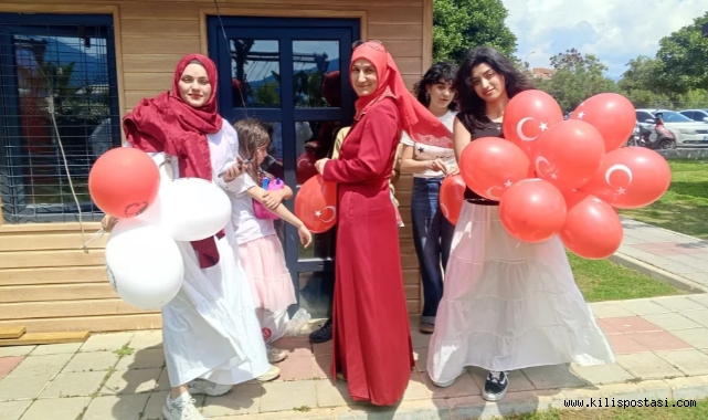 Ege’de 23 Nisan rüzgarı: BTP, Fethiye sokaklarını balonlarla donattı