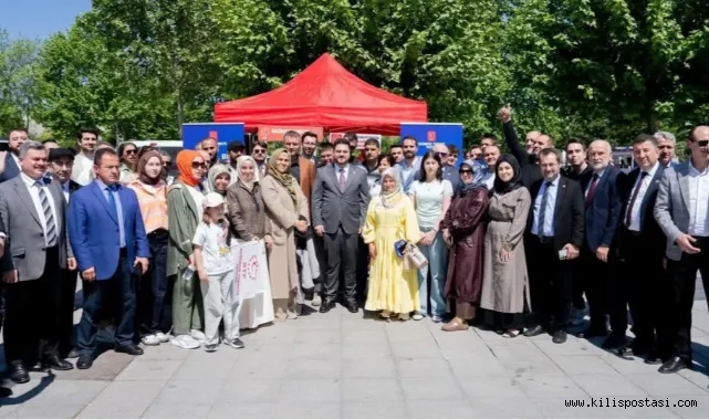 BTP Sakarya’da gövde gösterisi yaptı: Hüseyin Baş’a vatandaşlardan yoğun ilgi