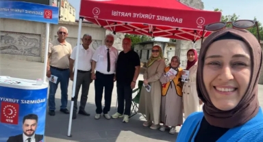 BTP Hatay İl Başkanlığı'ndan Erzin’de yoğun mesai: Meydanda stant çalışması yapıldı