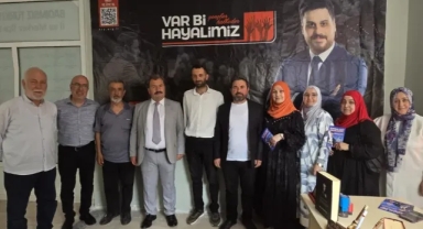 BTP kadroları Bartın’da çıkarma yaptı: Cumhuriyet Meydanı’nda stant ve esnaf ziyareti