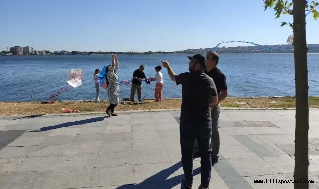 Küçükçekmece’de gökyüzü renklendi: BTP’den coşkulu uçurtma şenliği