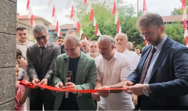 Kepekçi: “Bu kapı bir parti binasının değil, milletin kapısıdır”