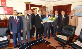 Defterdarlık Personeli Vali Turhan Ayvaz?ı Ziyaret Etti
