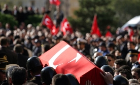 Gözyaşlarıyla uğurlandılar...