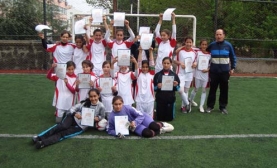 Kızlar Futbol Turnuvası?nda Nihat Başoğlu İlköğretim Şampiyon oldu