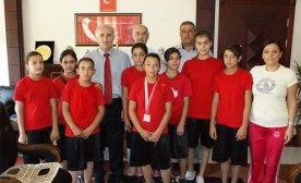 Minik Güreşçiler Vali Odabaş?ı Ziyaret Etti
