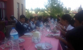 Polislerden Öğrencilere Bir Yardım Eli