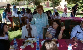 Songül Odabaş Kız Yetiştirme Yurdu Öğrencilerine Kahvaltı Verdi