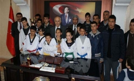 Taekwondocular Vali Odabaş?ı Ziyaret Etti