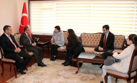Tapsız Lochbihler'i Kabul Etti