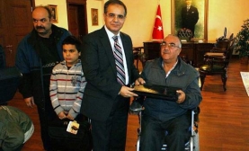 Vali Tapsız Bilgisayar Sözünü Tuttu