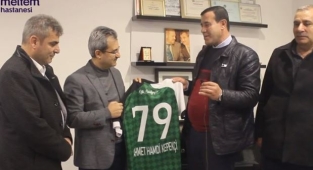 Doç. Dr. Ahmet Hamdi Kepekçi'ye Kilis Belediyespor Forması hediye edildi